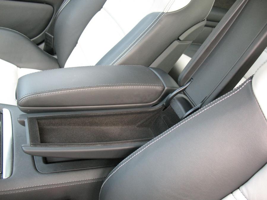 Детали интерьера Audi S8 (D3) 2008 года  (NA) (фото 8 из 62)